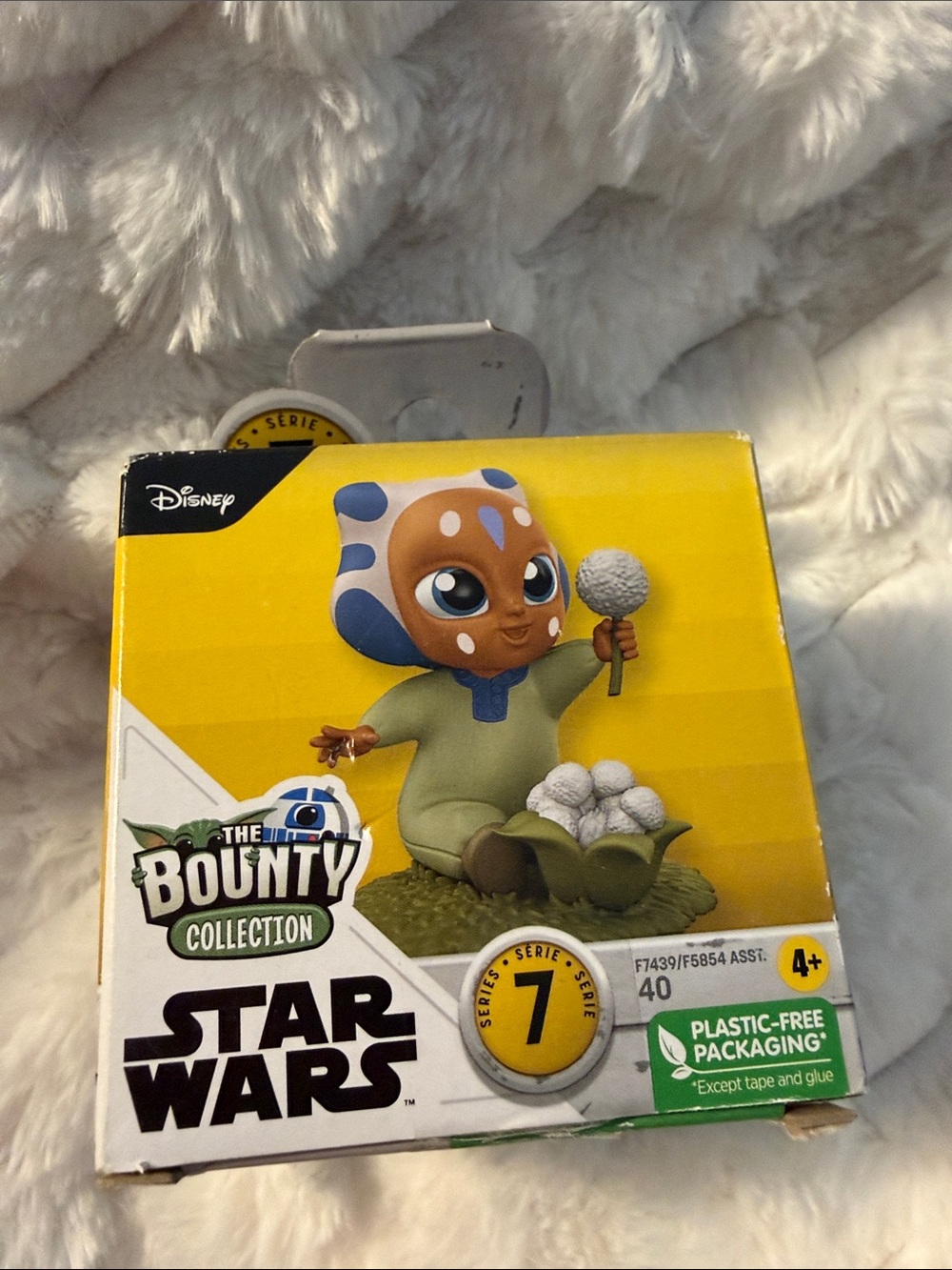 Star Wars Bounty Collection Yellow Boxed Figure - Blue & White Accents